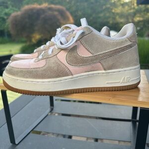 Nike Air Force 1 Boy’s Size 6Y Pinkish Orange Beige Sneakers Athletic Shoes!